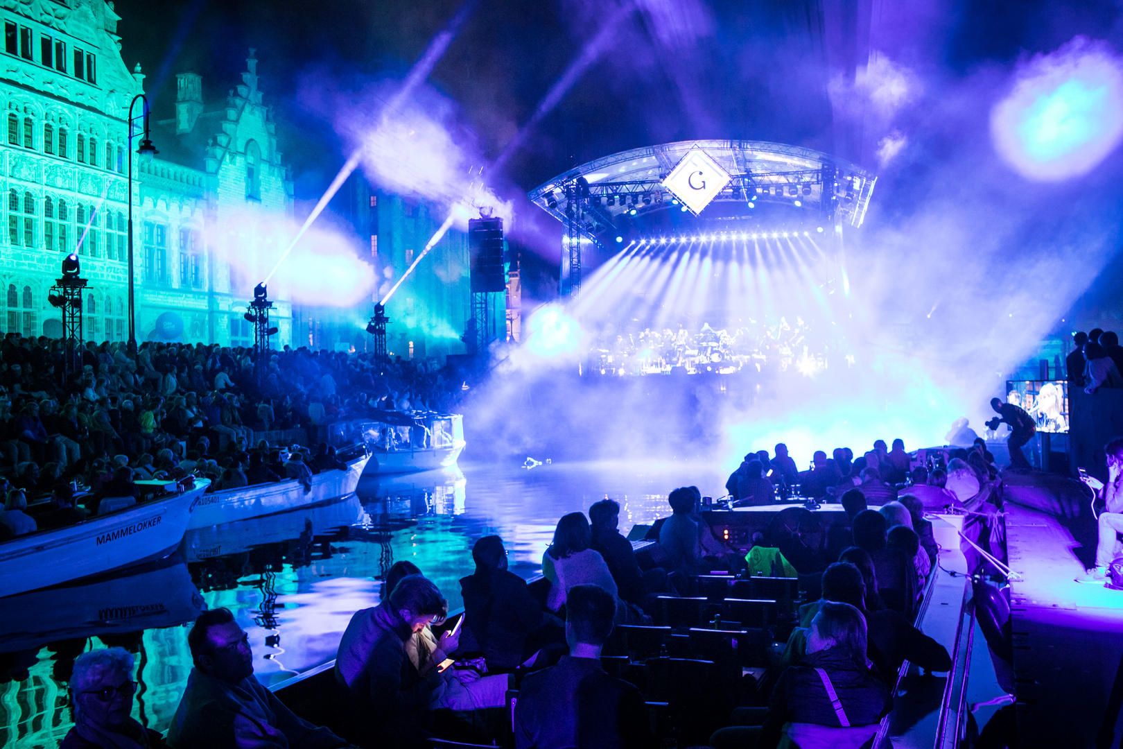 Kick off with a bit light show on the water in the historical center (©Stad Gent - Dienst Toerisme)